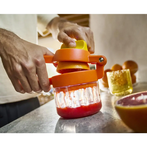 Соковитискач для цитрусових JuiceMax Plus з мірною склянкою Joseph Joseph 1000086 під замовлення